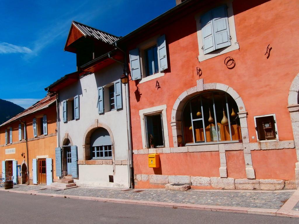 Le Pavillon Des Officiers Aparthotel Mont-Dauphin Exterior foto